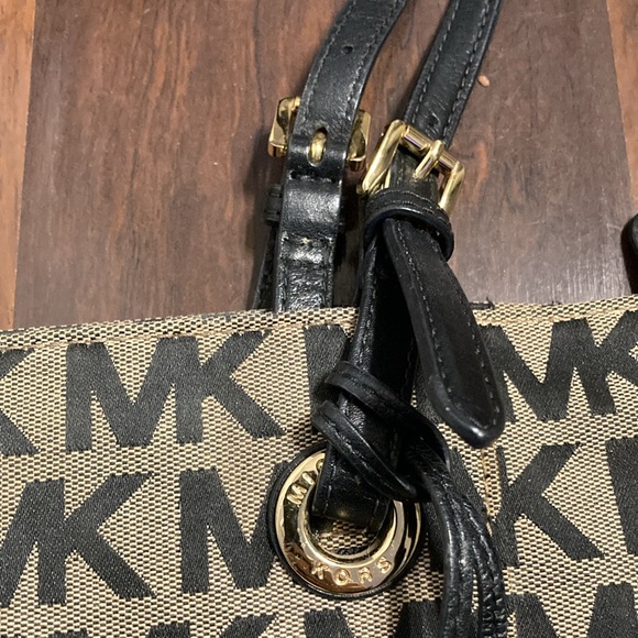 Michael Kors Handbag - Picture 3 of 9